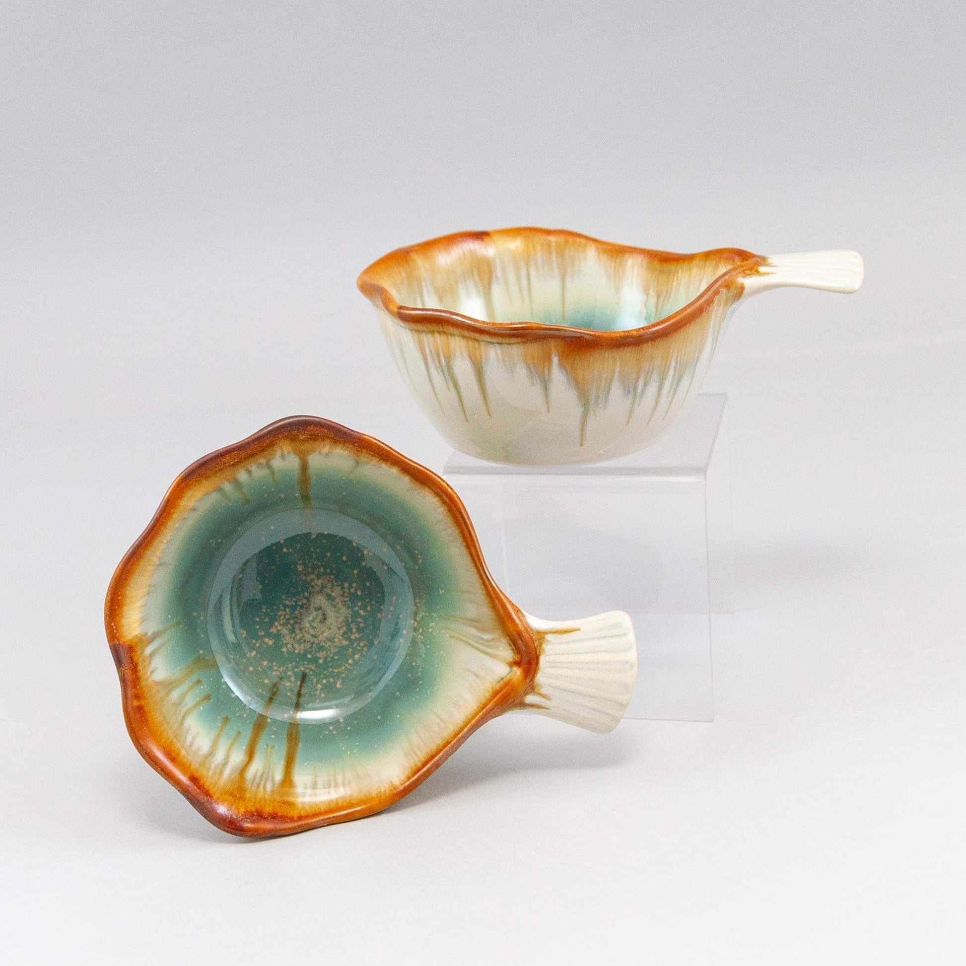 Handmade Pottery Fish Handled Bowl in Ivory & Green pattern made by Carroccia Tony  in Italy