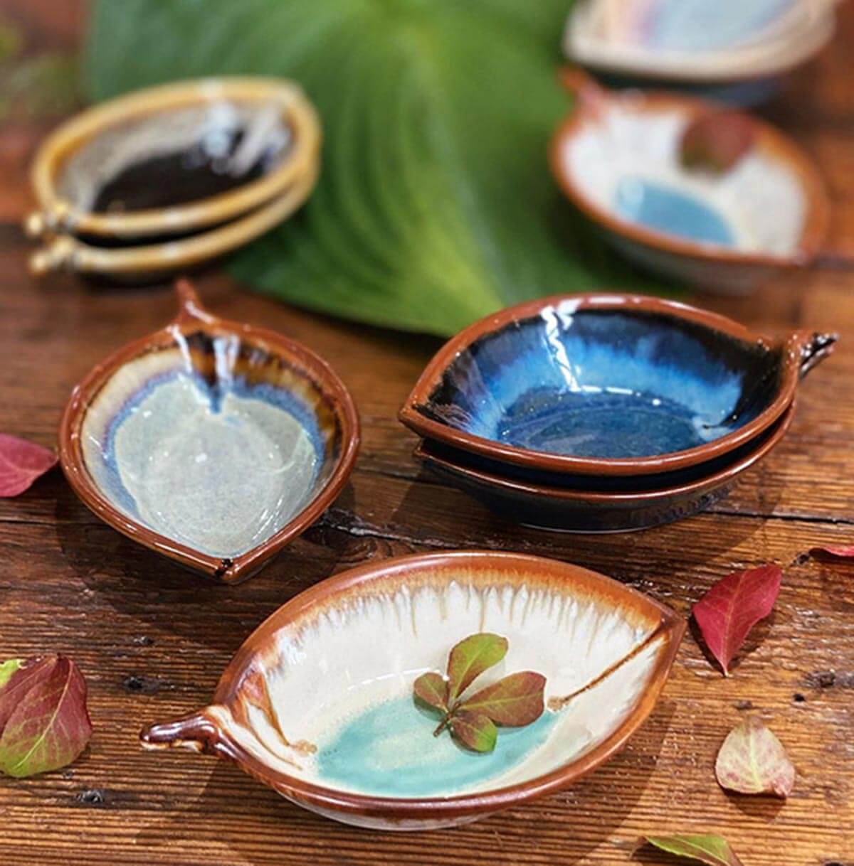 Handmade Pottery Leaf Dish made by Carroccia Tony in Italy